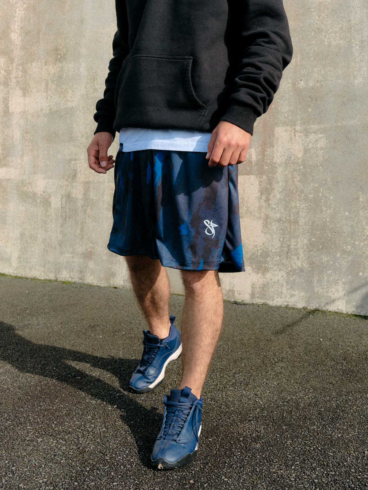 mono blue camo basketball short model detail